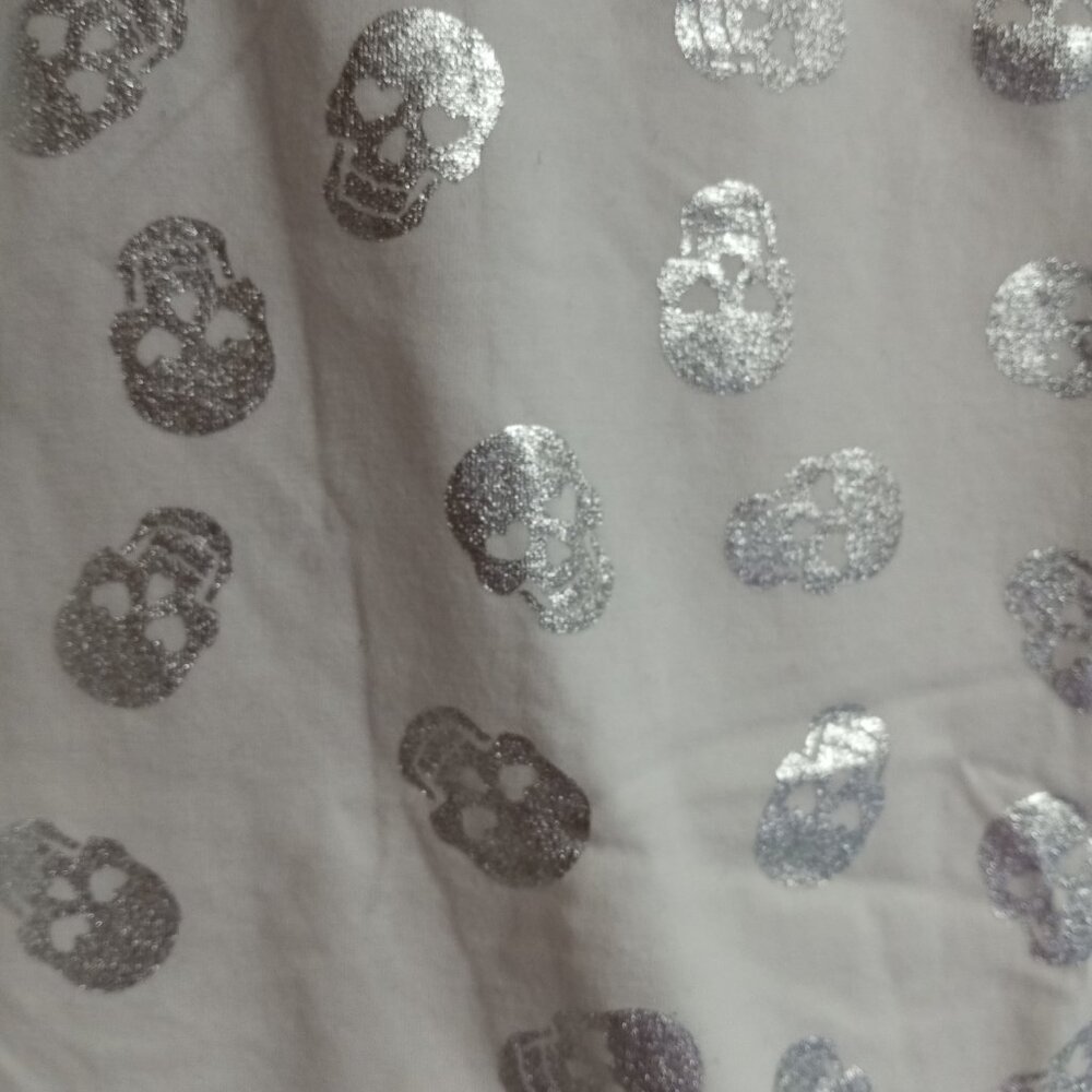 White skull shirt